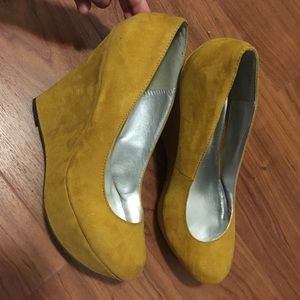Mustard Yellow Healed Wedges